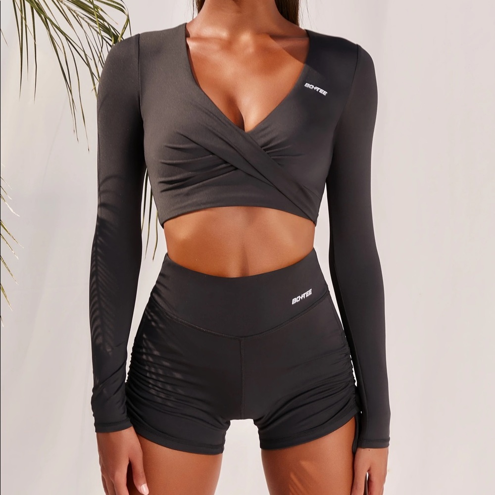 Bo+Tee Slinky Long Sleeve Crop Top In Black